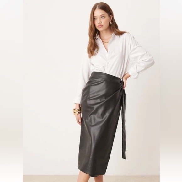 NWT The Never Fully Dressed Vegan Leather Jasmine Midi Wrap Skirt size 6 Black